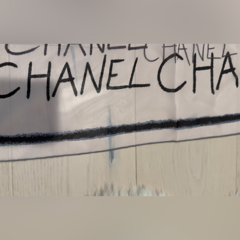 Chanel vintage 100% silk scarf like new - Picture 8 of 8